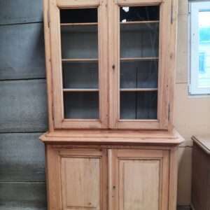 Meuble vitrine en pin