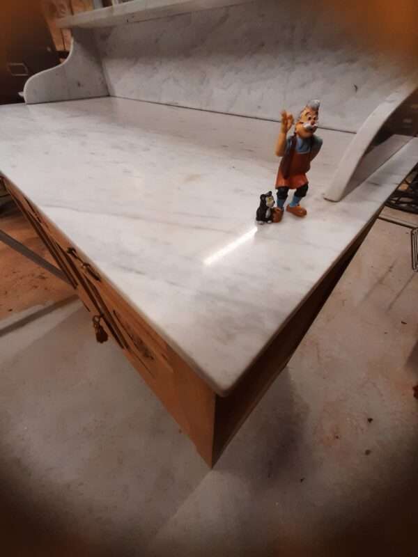 Buffet avec marbre blanc – Image 2
